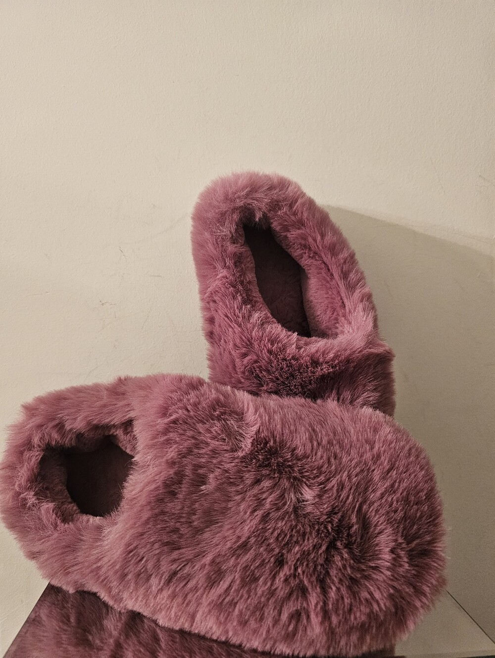 Plush Faux Fur Slip-On Women's Slippers - Mauve Pink